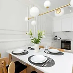 Apartmán Klimatyzowany Stylowy Blisko Plazy Taras & Parking By Renters *